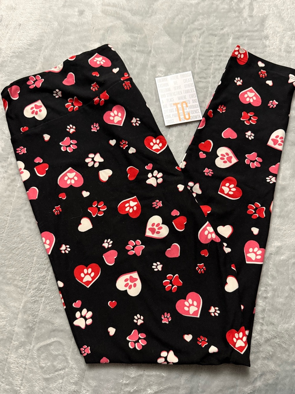 New TC Lularoe Leggings! Valentines Day paw print!